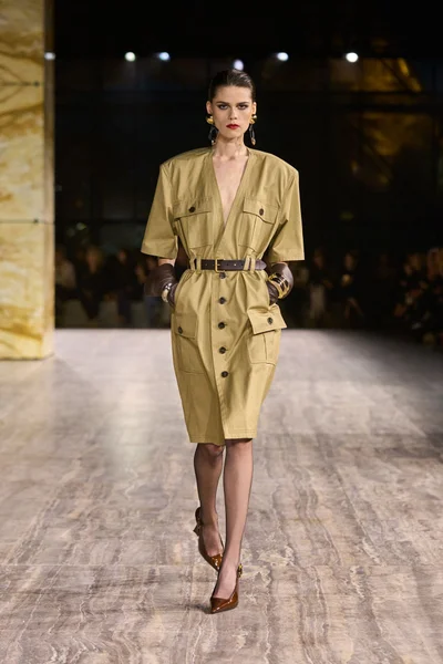 Look 13